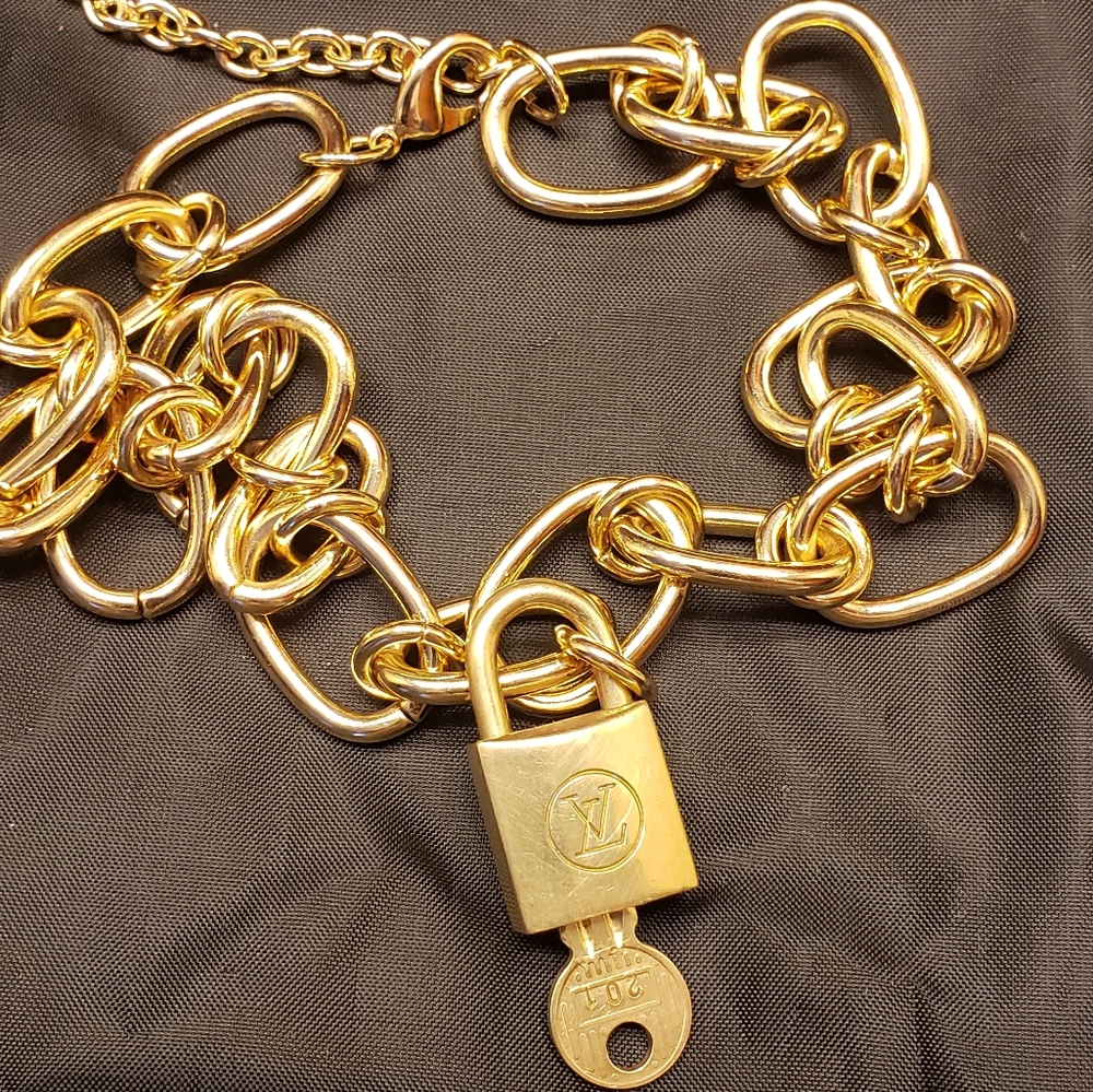 Auth Louis Vuitton 201 Lock & Key with Necklace